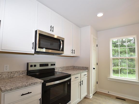 3rd image of 292 Bannister Town Rd