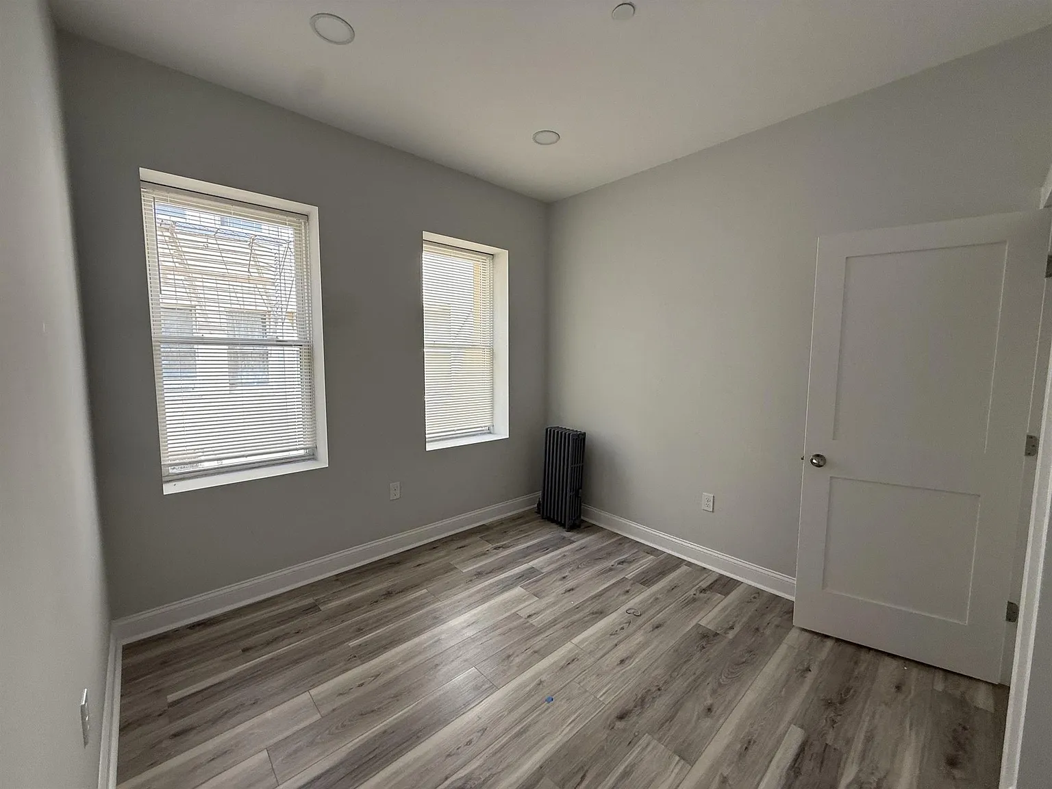 2 bed, 800 sqft, $3,100 — Photo 3