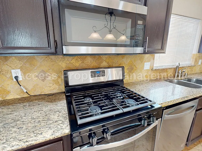 2141 Norik Dr — Photo 9
