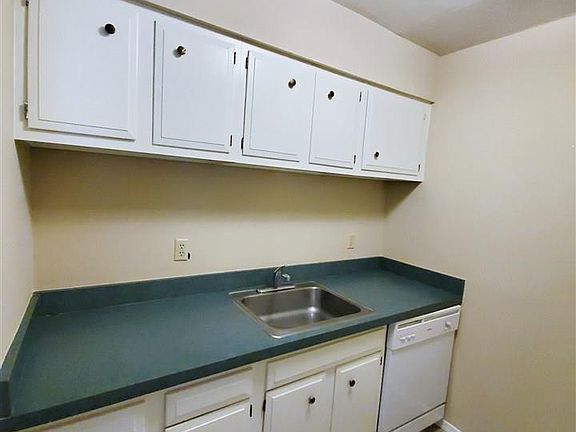 5th image of 454 W Parker Blvd APT B5