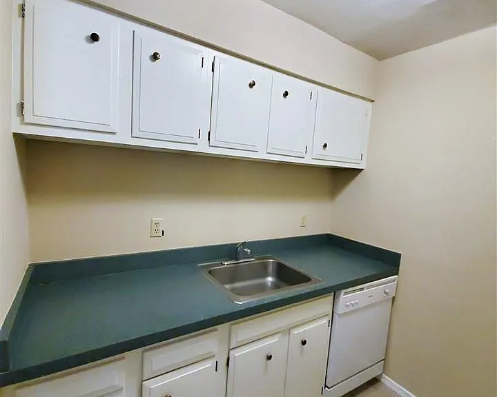 454 W Parker Blvd #B5 — Photo 5