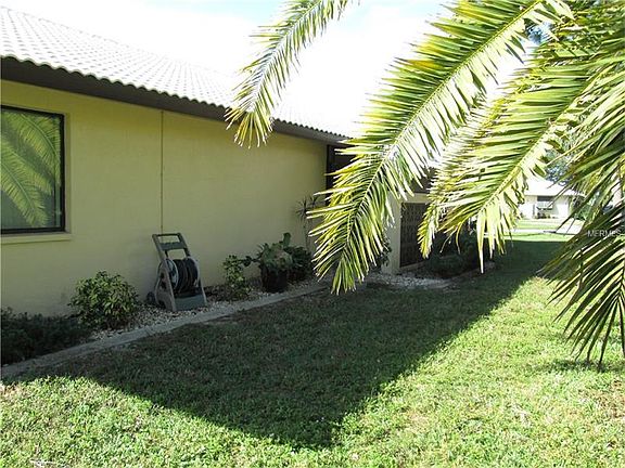 5th image of 109 Pebble Rock Dr