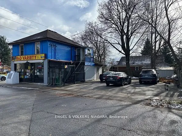 6218 Culp St, Niagara Falls, ON L2G 2C1
