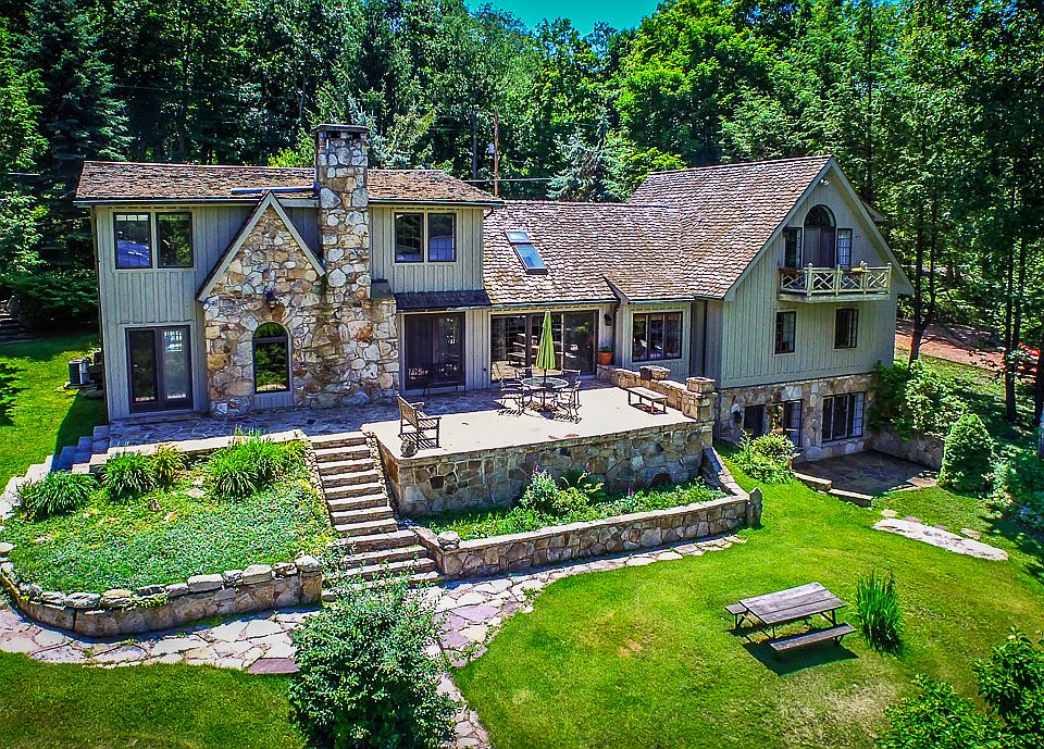 1st image of 3397 Lake Shore Dr