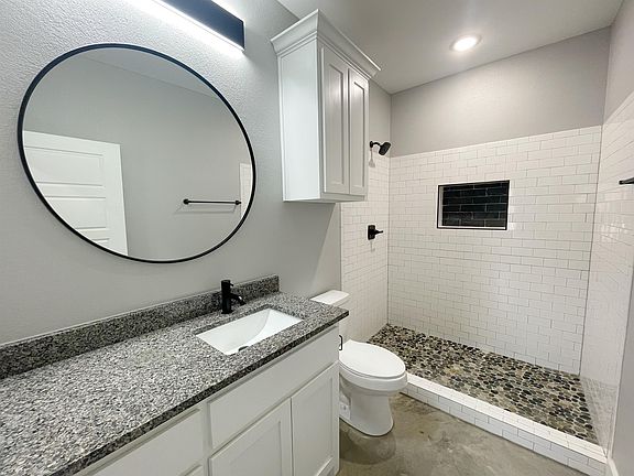 3rd image of 1213 Oak Dr Unit 107