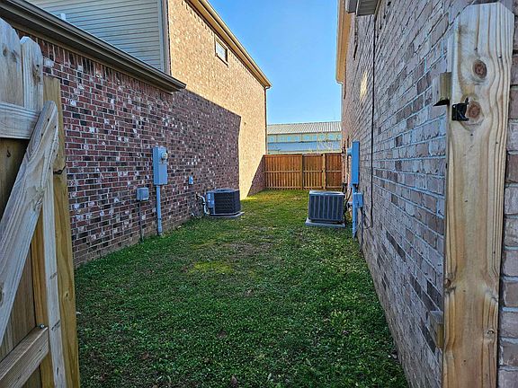 5th image of 131 Carrington Ave