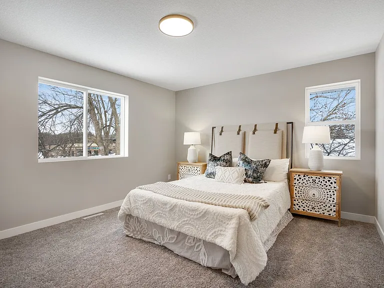 Available 07/01! New Build 4 bed 3 Bath in Hopkins! — Photo 21