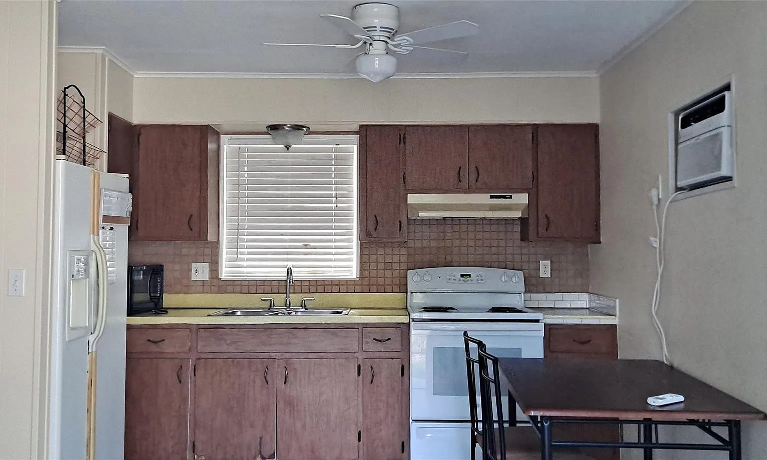 1 bed, 1.0 bath, 650 sqft, $1,050 — Photo 4