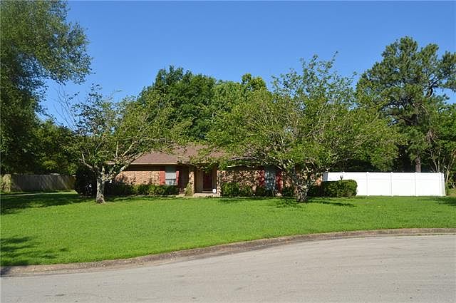 1st image of 10302 Kingswood Cir