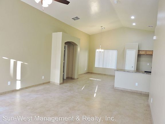 5th image of 8126 W Globe Ave