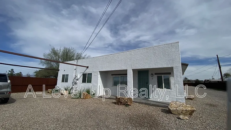 2 bed, 1.0 bath, 850 sqft, $995 — Photo 2