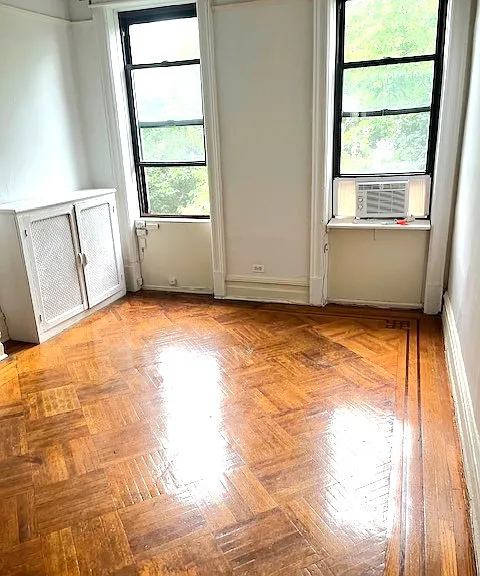 300 Windsor Pl #2 — Photo 2