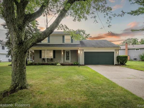 3260 Regency Dr, Orion, MI 48359