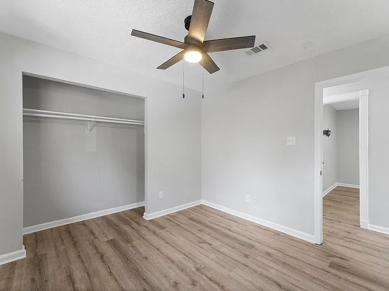 2 Ground Brier Ct — Photo 13