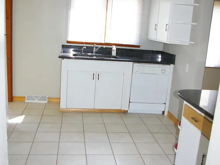 Kitchen w/dishwasher