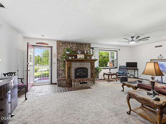 5th image of 166 Cobb Hill Rd