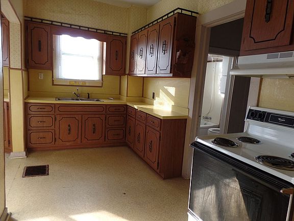 5th image of 1419 Woodley Ave