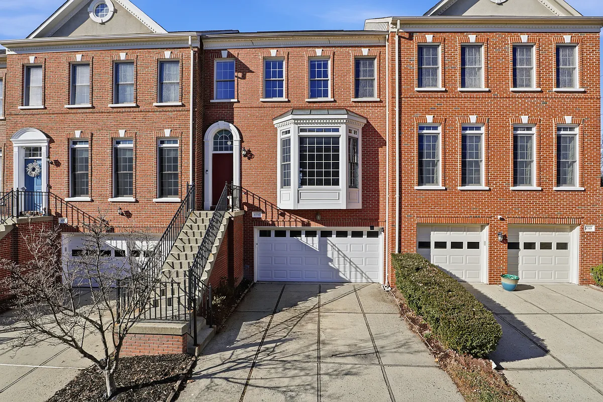 Building Photo - 4550 Fair Valley Dr