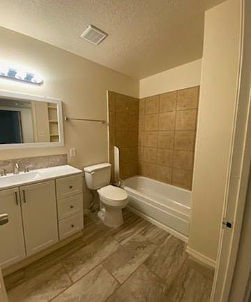 3rd image of 3513 Wellesley Dr NE #C