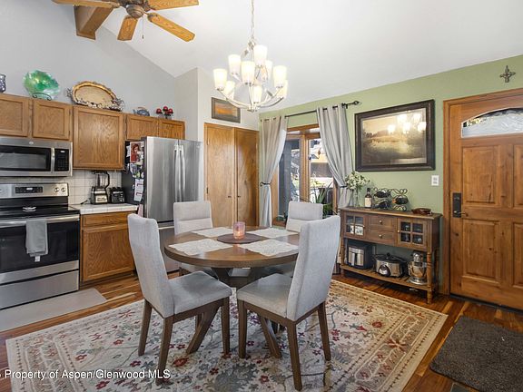 5th image of 89 N Meadow View Ct