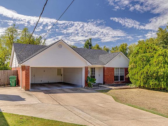 3rd image of 115 Crystal Dr