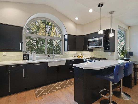 4th image of 353 Dublin Dr