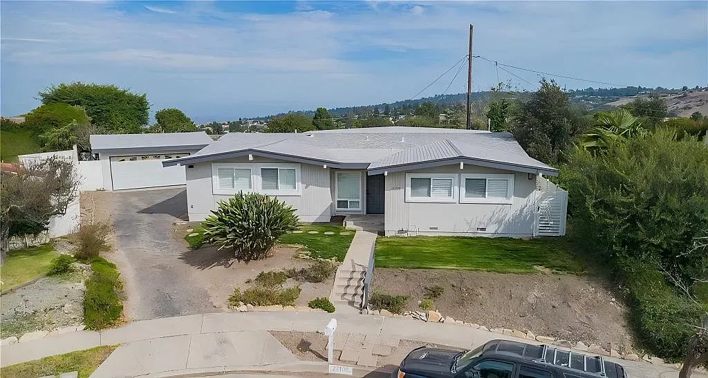 3 bed, 2.5 bath, 2266 sqft, $6,800 — Photo 1