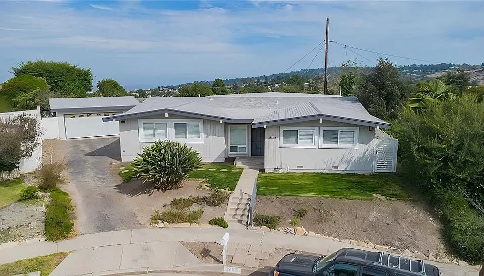 27106 Mesaba Dr