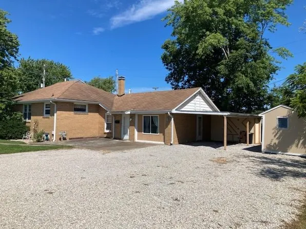 912 S Van Buren St, Newton, IL 62448