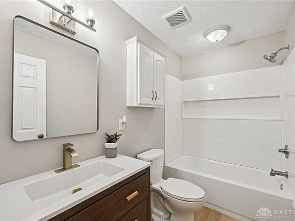 4th image of 305 Eastview Dr