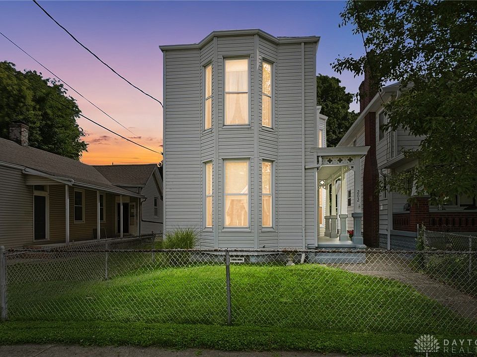 1st image of 202 W 69th St