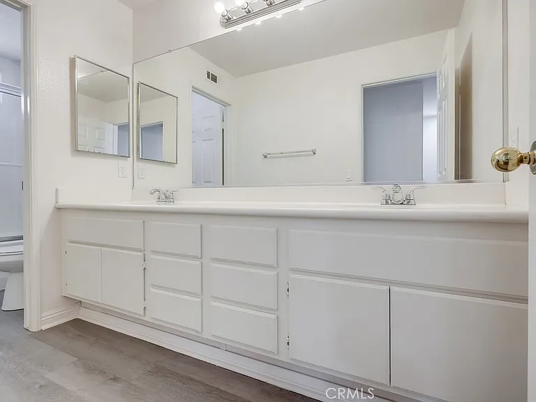 321 Riley Ct — Photo 30
