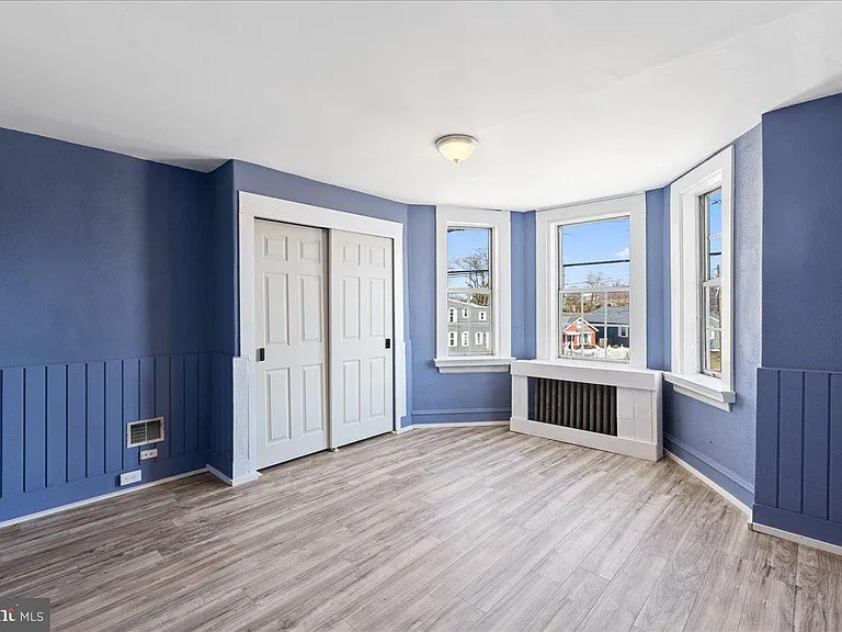 231 S Broadway — Photo 16