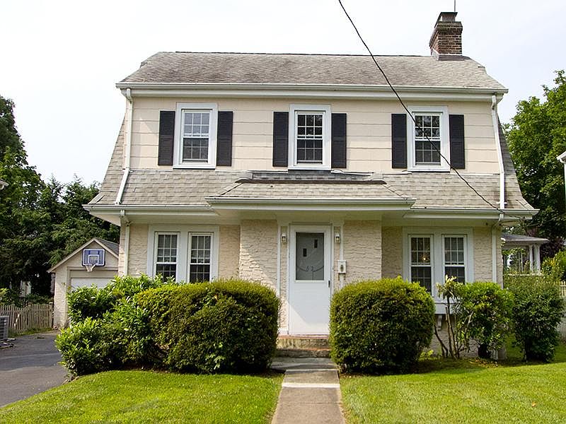 Immaculately Maintained and Sun-filled Colonial