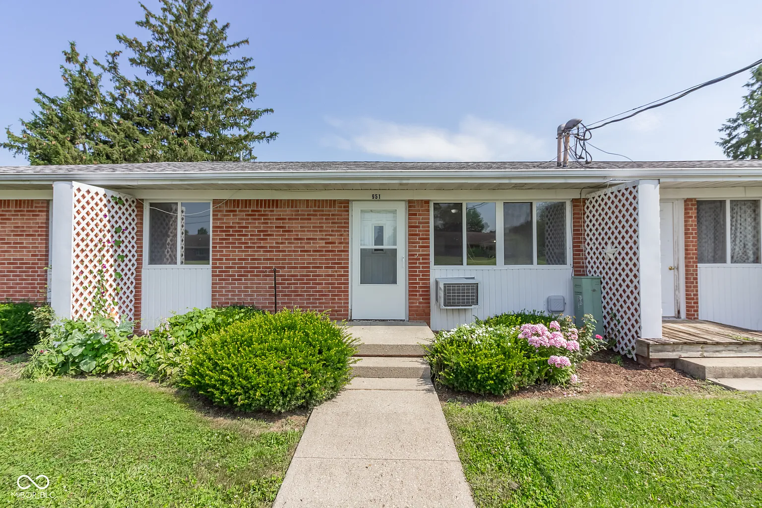 951 W McKay Rd photo 1