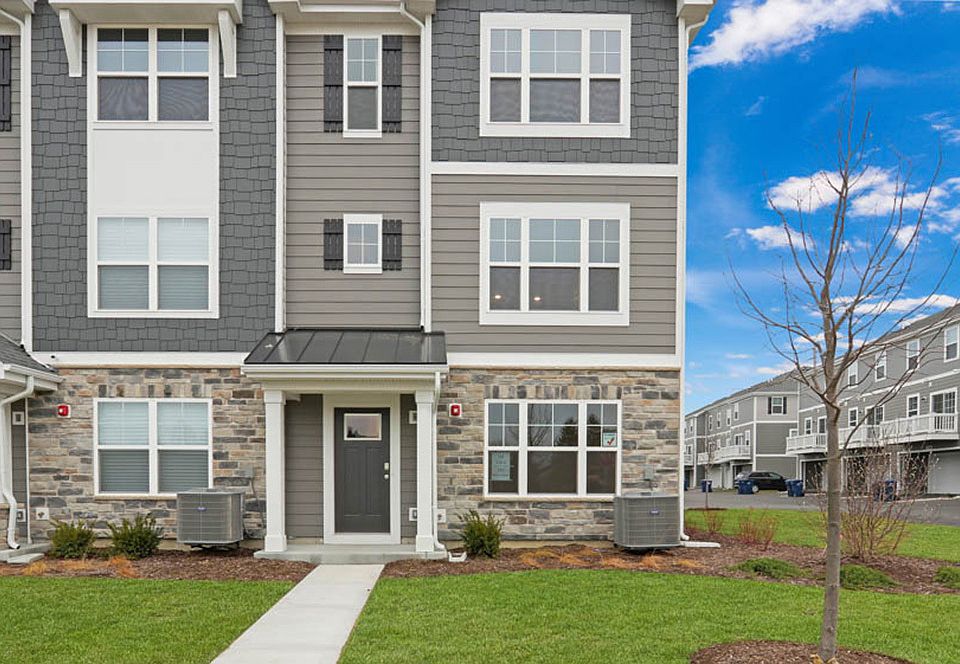 1st image of 359 Bridgeview Court St