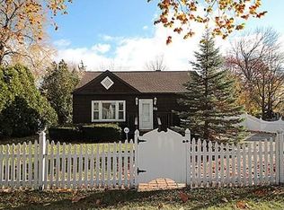 33 Holy Cross St, Springfield, MA 01104