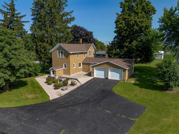 211 Calvary St, Mount Calvary, WI 53057