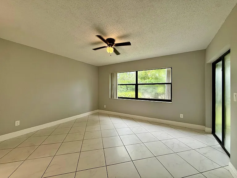 9633 Riverside Dr #E2 — Photo 13