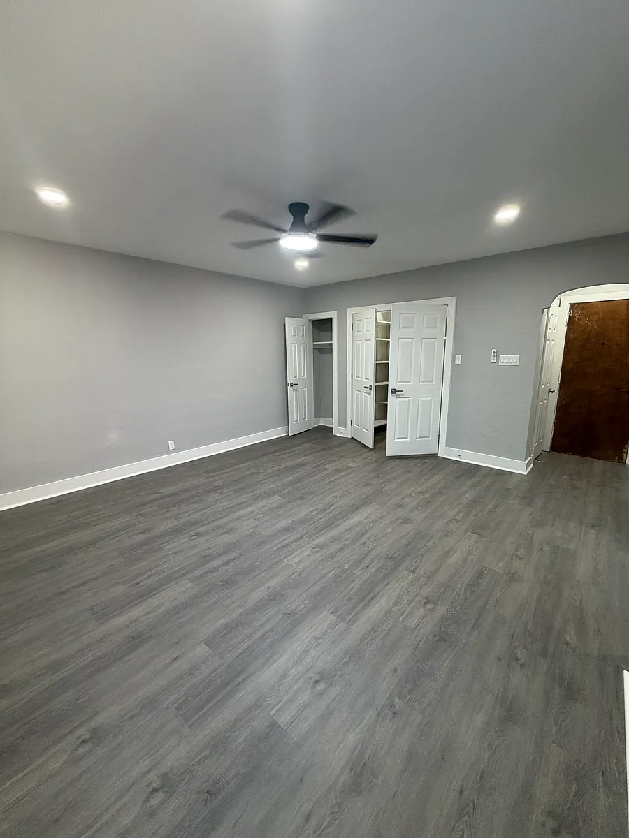 Building Photo - 47 E Cliveden St #303