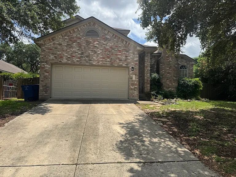2214 Encino Clf — Photo 2