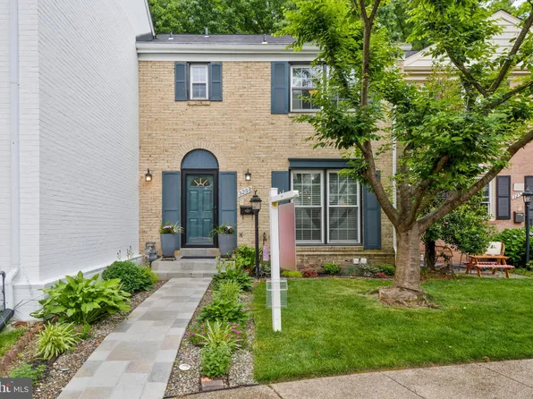 3253 Cambridge Ct, Fairfax, VA 22030