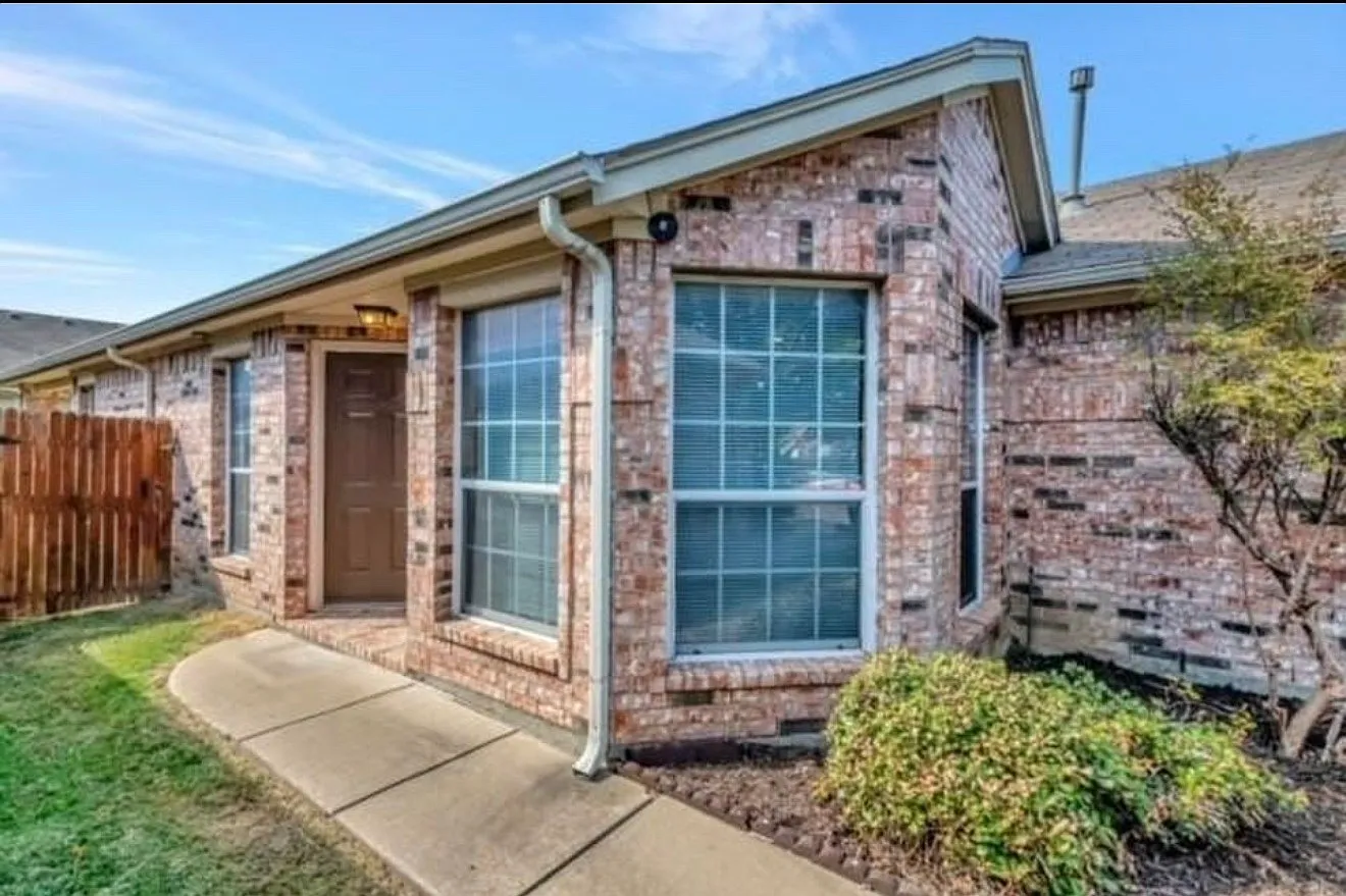 3 bed, 1419 sqft, $2,100 — Photo 2