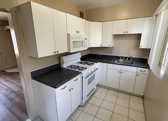 2nd image of 2122 N Forgeus Ave #10