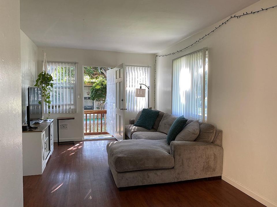 1st image of 1547 Chalcedony St