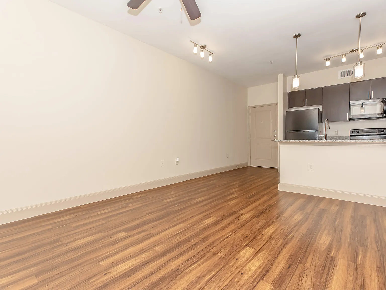 Alexis Apartments — Photo 4