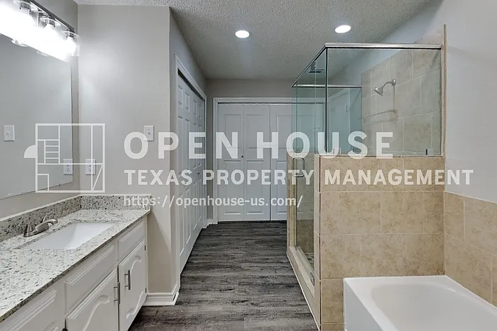 2102 Holly Hill Ln — Photo 9