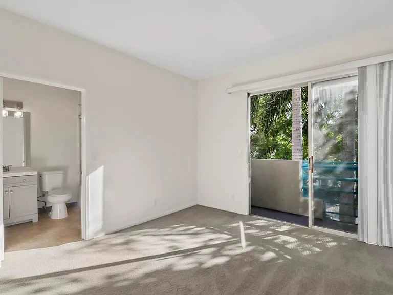 1828 Purdue Ave #201 — Photo 13