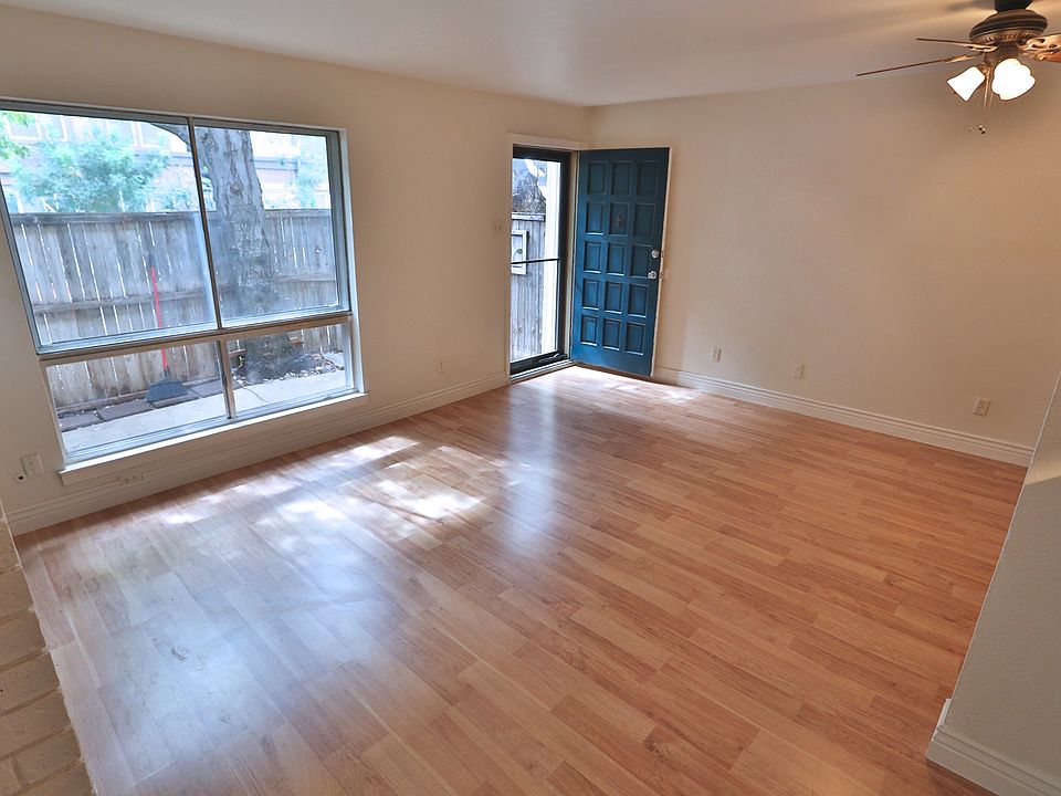 View of the entrance to the apartment.