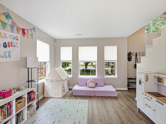 2nd image of 10206 Carmine Dr